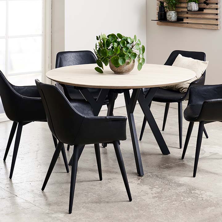 Spiseborde i massiv FSC certificeret egetræ